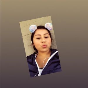 Meet your Posher, Claudia